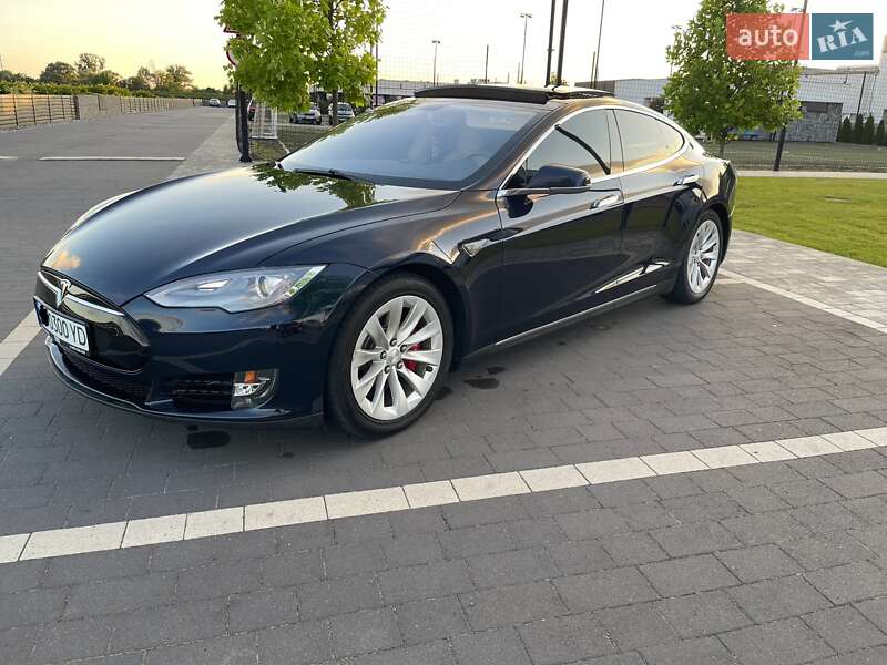 Лифтбек Tesla Model S 2013 в 