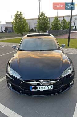 Лифтбек Tesla Model S 2013 в 
