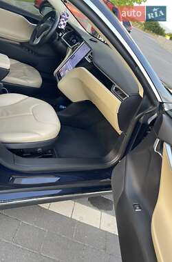 Лифтбек Tesla Model S 2013 в 
