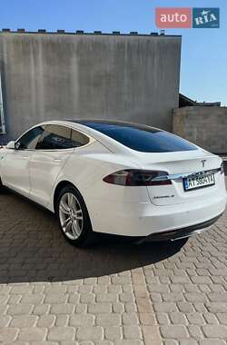 Лифтбек Tesla Model S 2015 в 