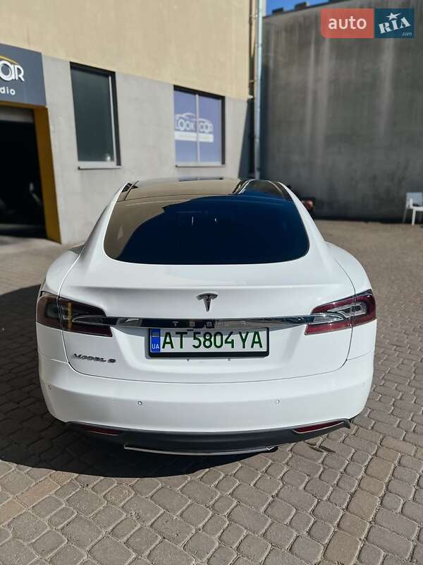 Ліфтбек Tesla Model S 2015 в Івано-Франківську