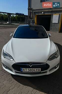 Лифтбек Tesla Model S 2015 в 