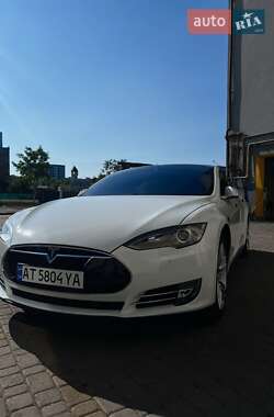 Лифтбек Tesla Model S 2015 в 