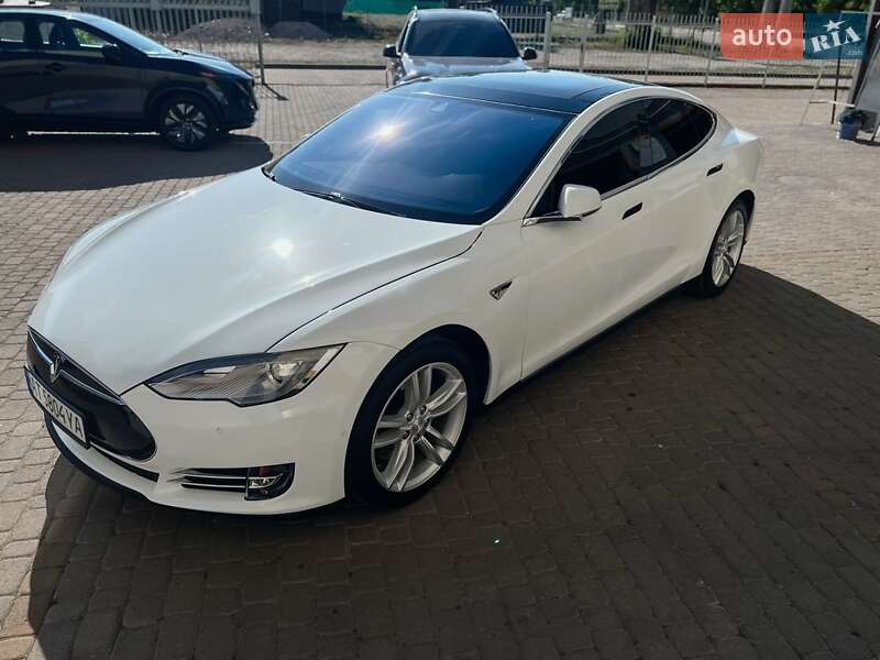 Ліфтбек Tesla Model S 2015 в Івано-Франківську