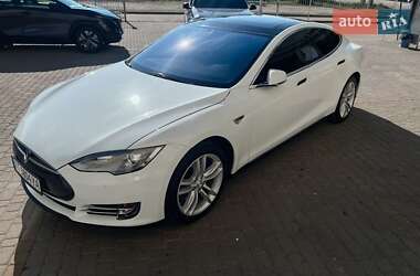 Лифтбек Tesla Model S 2015 в 