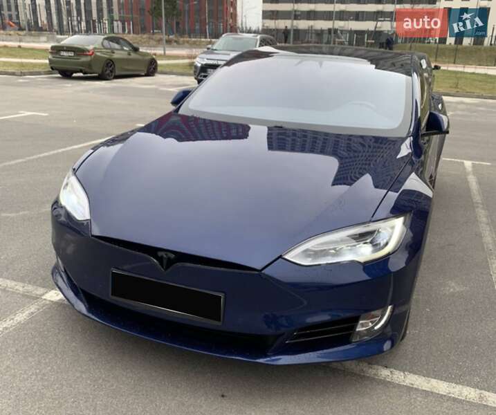 Лифтбек Tesla Model S 2017 в Львове