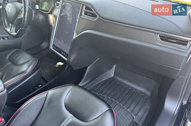 Лифтбек Tesla Model S 2014 в 