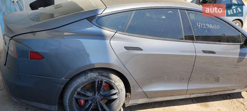 Лифтбек Tesla Model S 2014 в Киеве