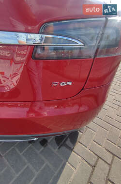 Лифтбек Tesla Model S 2013 в 
