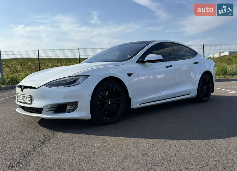 Ліфтбек Tesla Model S 2017 в Рівному
