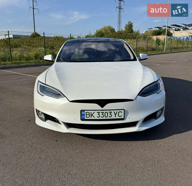 Ліфтбек Tesla Model S 2017 в Рівному