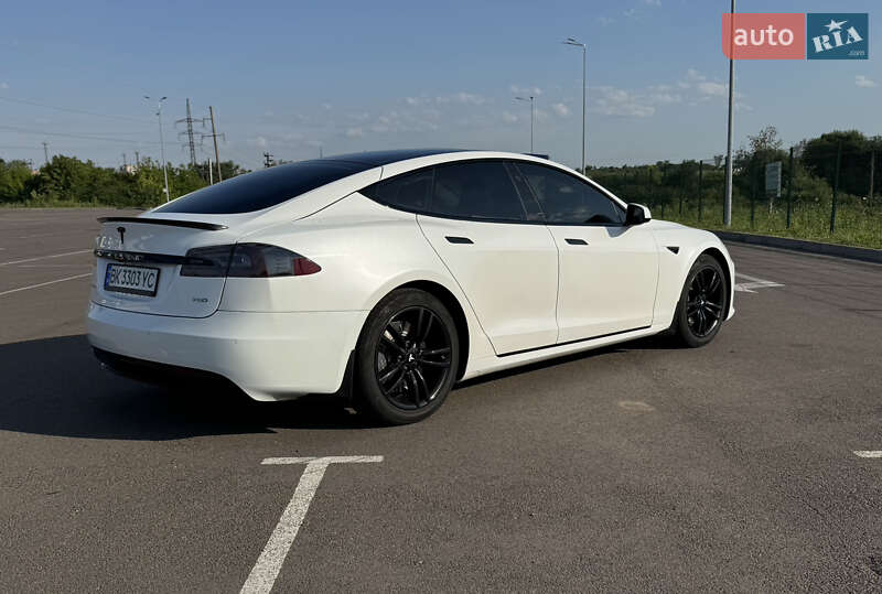 Ліфтбек Tesla Model S 2017 в Рівному