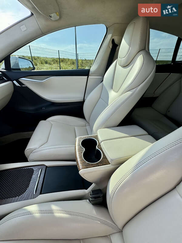 Ліфтбек Tesla Model S 2017 в Рівному