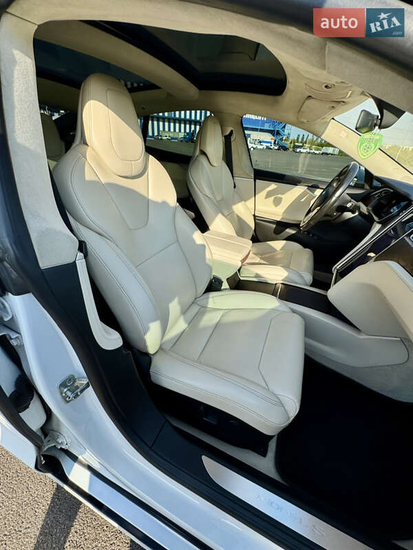 Ліфтбек Tesla Model S 2017 в Рівному