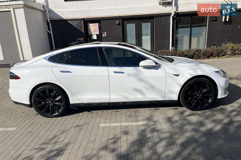 Ліфтбек Tesla Model S 2015 в 
