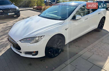 Лифтбек Tesla Model S 2015 в Киеве