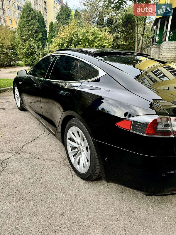 Ліфтбек Tesla Model S 2016 в Львові