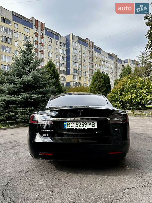 Ліфтбек Tesla Model S 2016 в Львові