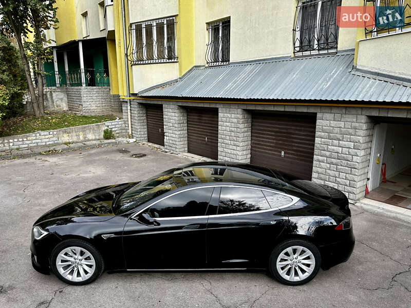 Ліфтбек Tesla Model S 2016 в Львові