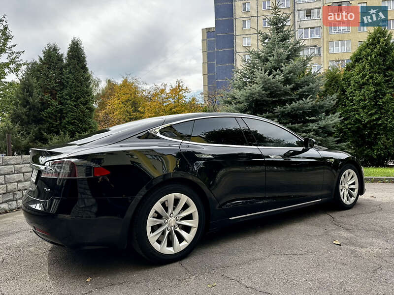 Ліфтбек Tesla Model S 2016 в Львові