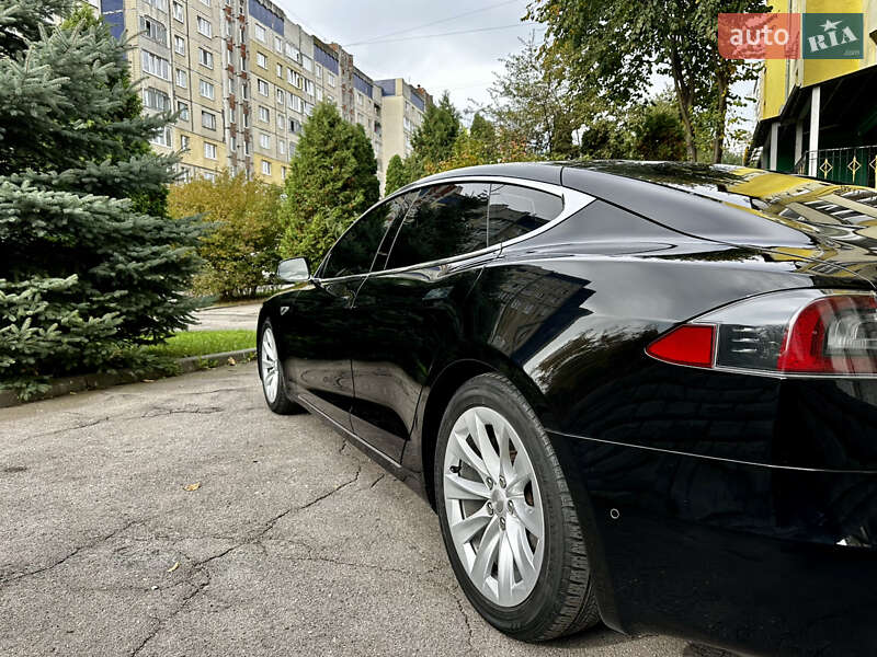 Ліфтбек Tesla Model S 2016 в Львові