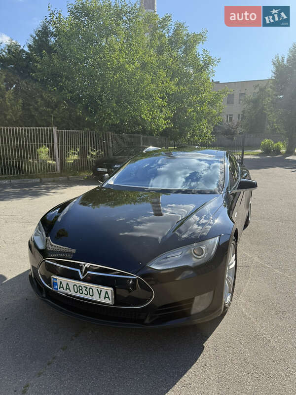Ліфтбек Tesla Model S 2013 в Києві