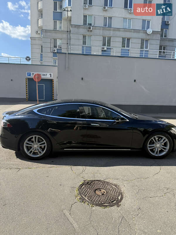 Ліфтбек Tesla Model S 2013 в Києві