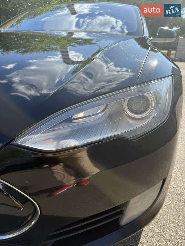 Ліфтбек Tesla Model S 2013 в Києві
