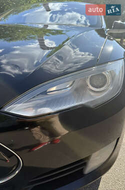 Лифтбек Tesla Model S 2013 в 