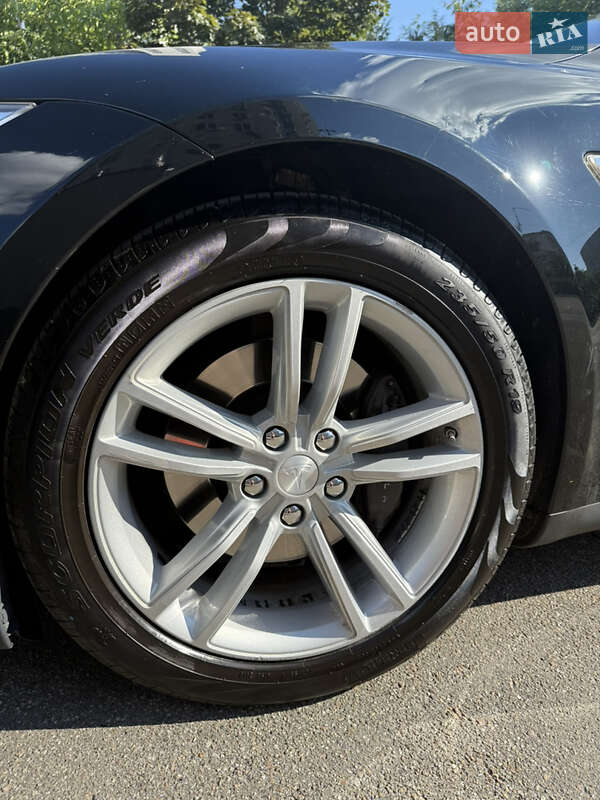Ліфтбек Tesla Model S 2013 в Києві