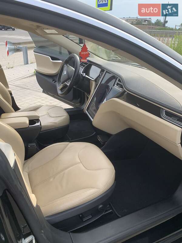 Ліфтбек Tesla Model S 2013 в Львові