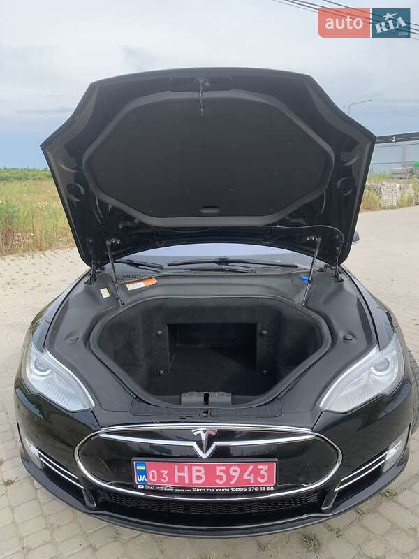 Ліфтбек Tesla Model S 2013 в Львові