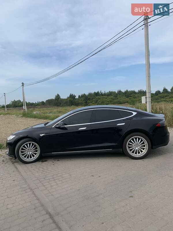 Ліфтбек Tesla Model S 2013 в Львові