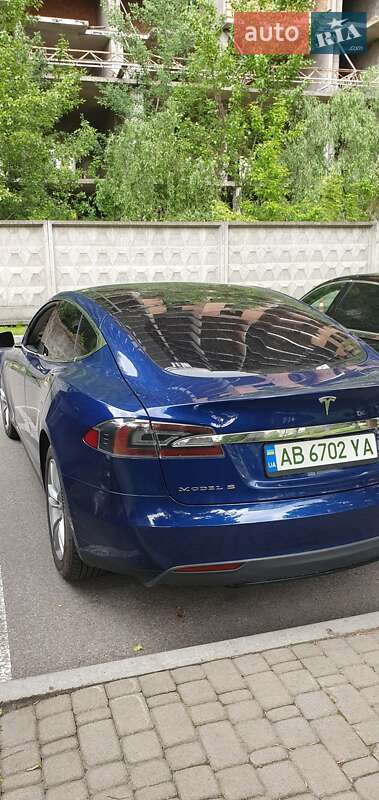 Ліфтбек Tesla Model S 2015 в Ірпені