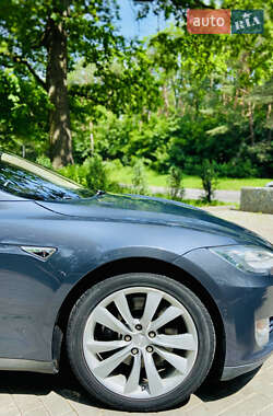 Лифтбек Tesla Model S 2015 в 