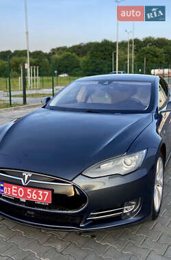 Лифтбек Tesla Model S 2015 в 