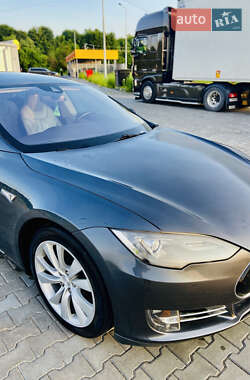 Лифтбек Tesla Model S 2015 в 