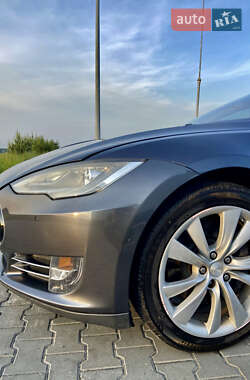 Лифтбек Tesla Model S 2015 в 