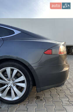 Лифтбек Tesla Model S 2015 в 
