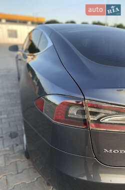 Лифтбек Tesla Model S 2015 в 