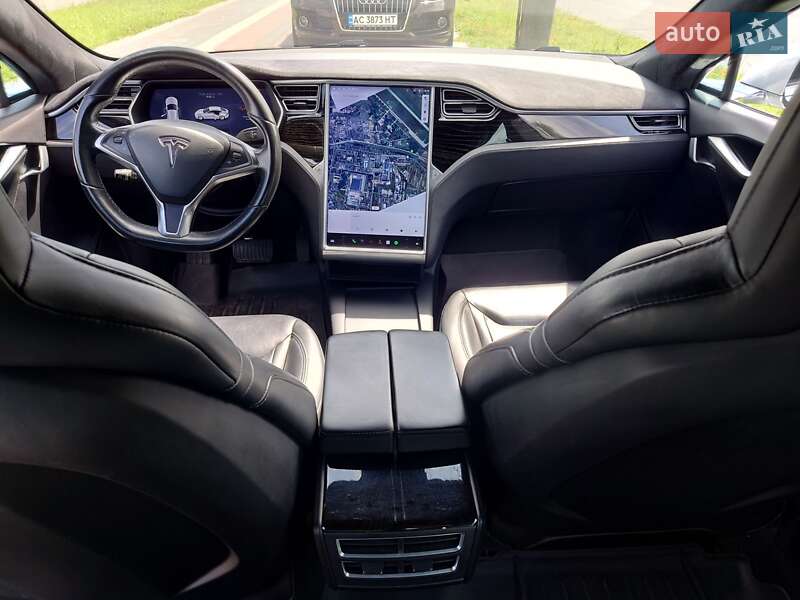 Лифтбек Tesla Model S 2016 в Луцке