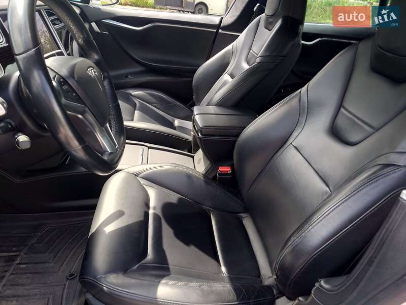 Лифтбек Tesla Model S 2016 в Луцке