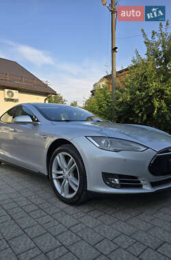 Лифтбек Tesla Model S 2013 в 