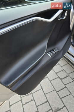 Лифтбек Tesla Model S 2013 в 
