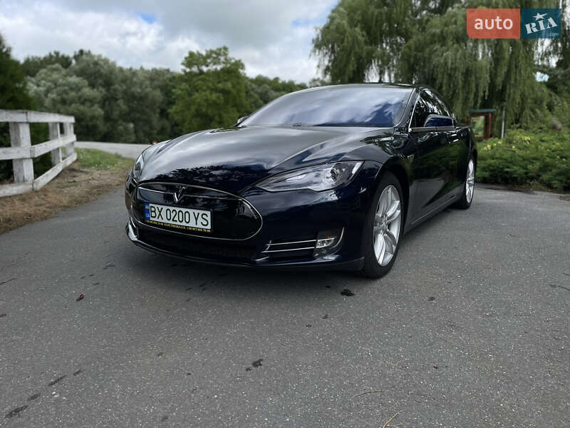 Ліфтбек Tesla Model S 2013 в 