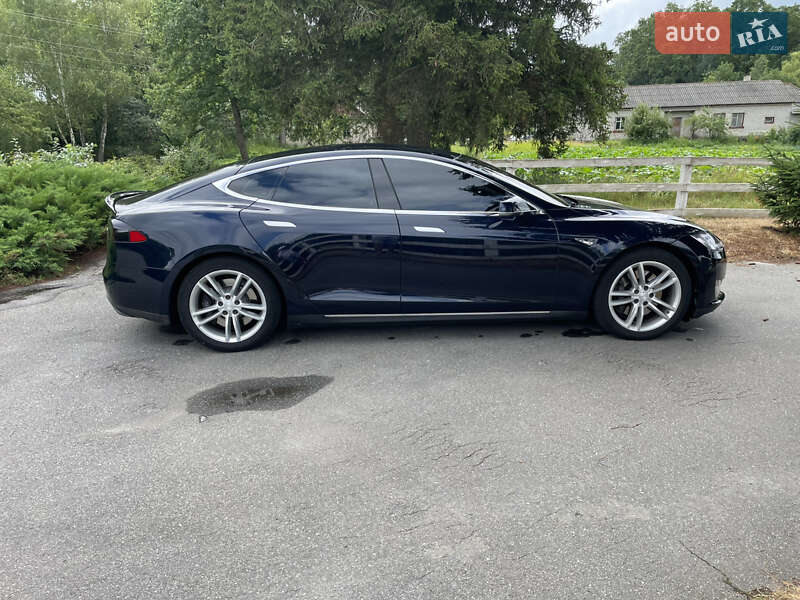 Лифтбек Tesla Model S 2013 в Любаре