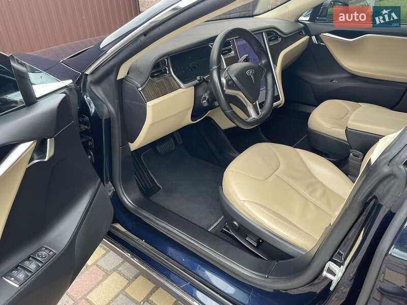 Лифтбек Tesla Model S 2013 в Любаре