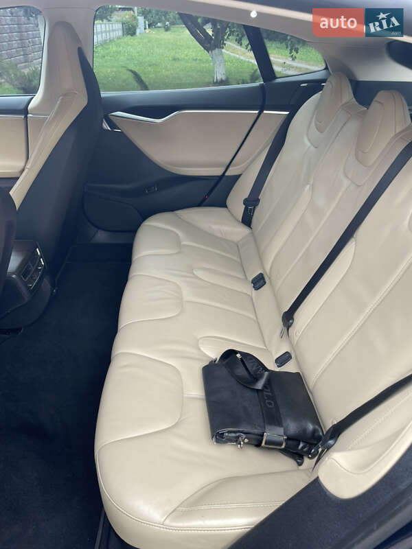 Лифтбек Tesla Model S 2013 в Любаре
