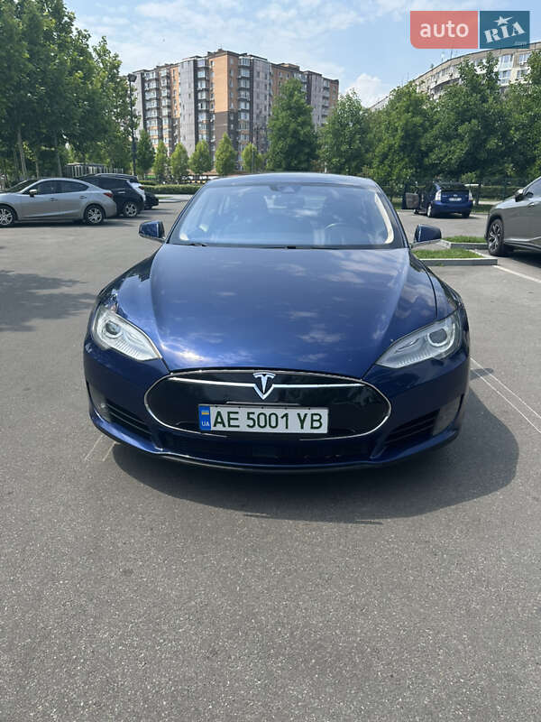 Лифтбек Tesla Model S 2015 в Днепре