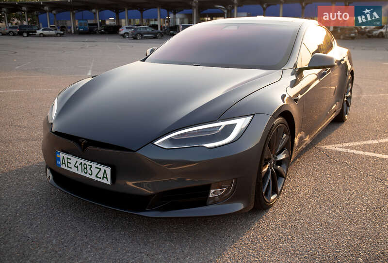 Лифтбек Tesla Model S 2017 в Днепре